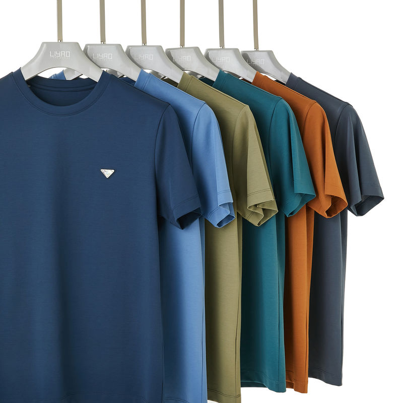 T-shirt con collo rotondo in stile casual con logo personalizzato e stampato