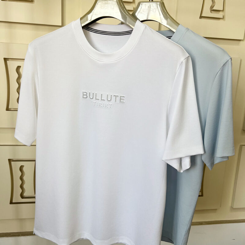 T-shirt girocollo di lusso con stampa logo, design che adotta tessuto originale, processo di goffratura più processo di vinile termotrasferito OEM/ODM