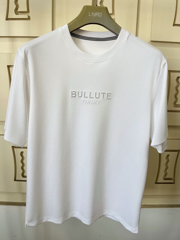 T-shirt girocollo di lusso con stampa logo, design che adotta tessuto originale, processo di goffratura più processo di vinile termotrasferito OEM/ODM