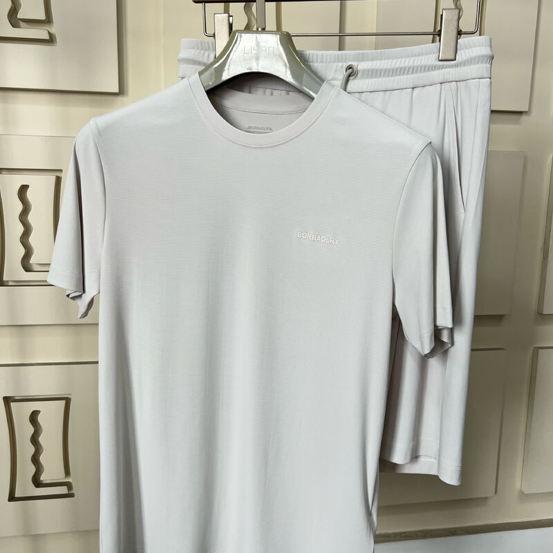 T-shirt a manica corta grigio chiaro da uomo, traspirante e confortevole