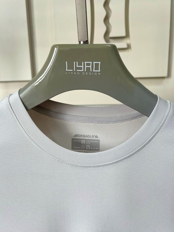 T-shirt a manica corta grigio chiaro da uomo, traspirante e confortevole