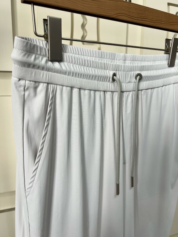 T-shirt a manica corta grigio chiaro da uomo, traspirante e confortevole