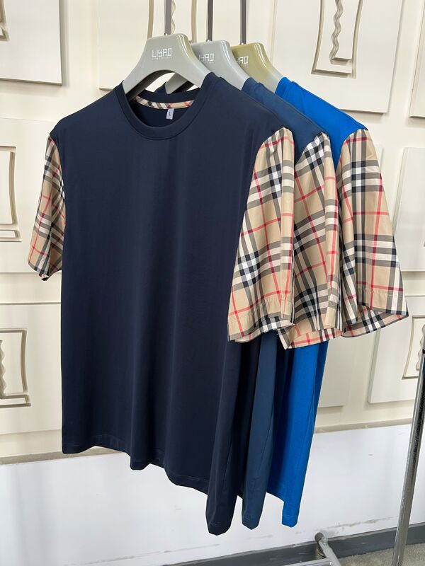 T-shirt da uomo con maniche a quadri iconiche, vestibilità regular, girocollo, cotone di alta qualità