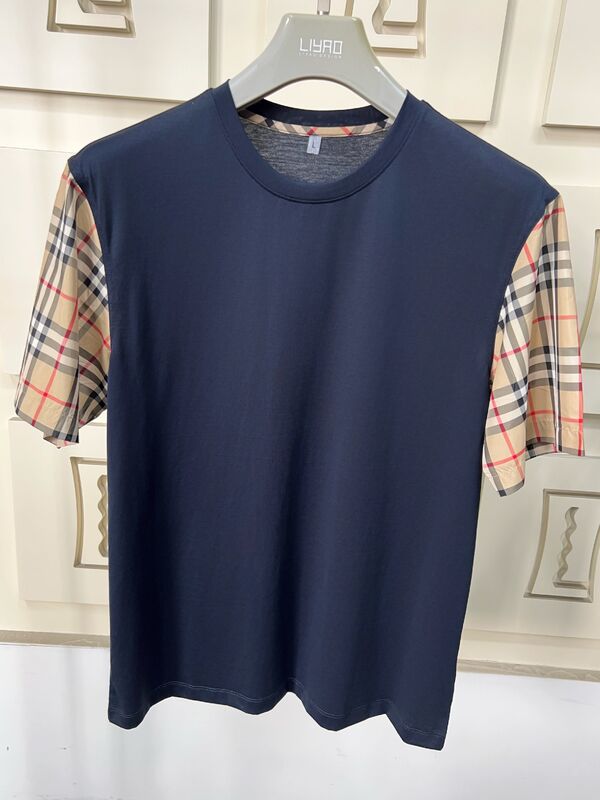 T-shirt da uomo con maniche a quadri iconiche, vestibilità regular, girocollo, cotone di alta qualità