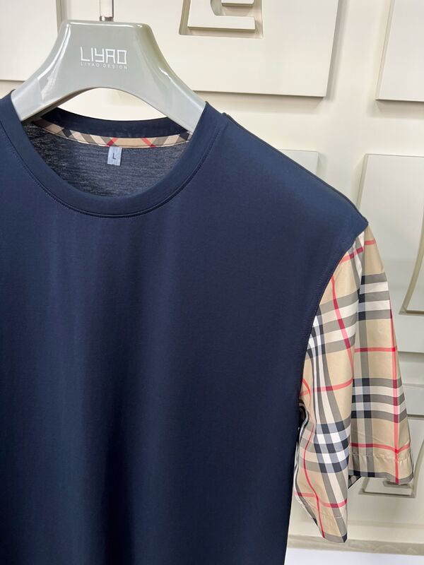 T-shirt da uomo con maniche a quadri iconiche, vestibilità regular, girocollo, cotone di alta qualità