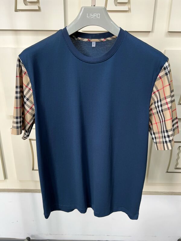 T-shirt da uomo con maniche a quadri iconiche, vestibilità regular, girocollo, cotone di alta qualità