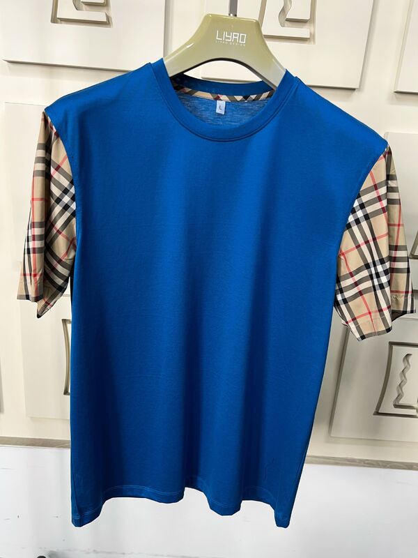 T-shirt da uomo con maniche a quadri iconiche, vestibilità regular, girocollo, cotone di alta qualità